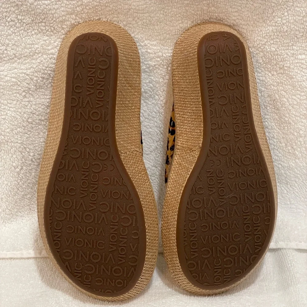 Vionic Grenada Tan Leopard Wedge Sandal size 6 - Picture 13 of 16